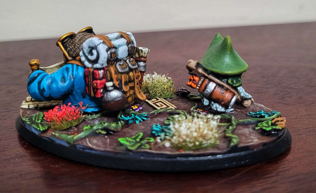 CastleRadgoski's tweet photo. I painted this adorable little 3d-printed Owl Diorama as a gift for my bird-loving mom for Christmas! Little buddies off on an adventure.

#3dprinted #miniature #miniaturepainter #Christmas2022 #commissionsopen https://t.co/Rz5Te6QdNs