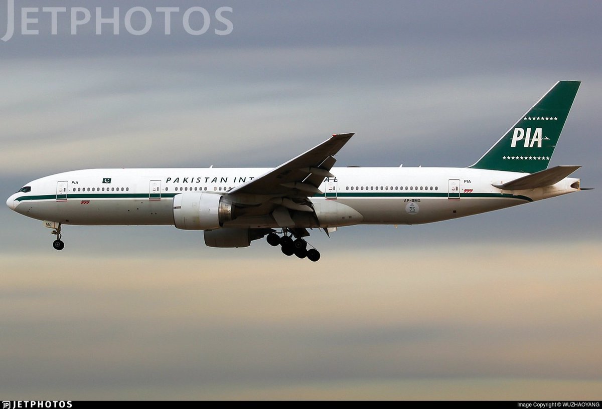 Pakistan International Airlines (Retro 1960 Livery) - Boeing 777-200(ER) [Reg: AP-BMG] beautifully captured at Beijing Capital - ZBAA, China. 📸 WUZHAOYANG #Aviation #AvGeek #PlaneSpotting #PIA #picoftheday