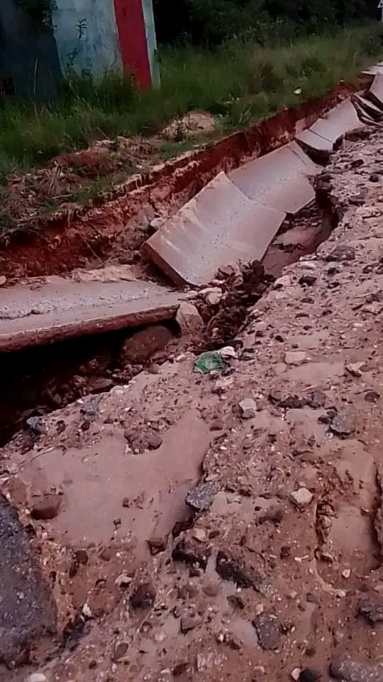 DeejayNeight's tweet photo. A cry for help... Our municipality of Greater Letaba is so ignorant about the road maintainance issue... We've been waiting for too long for the road to be fixed but all we get is empty promises. @SABCNews @ThobelaFMYaka  This is in bolobedu Medingen village.. @CyrilRamaphosa https://t.co/fViQXuLlzY