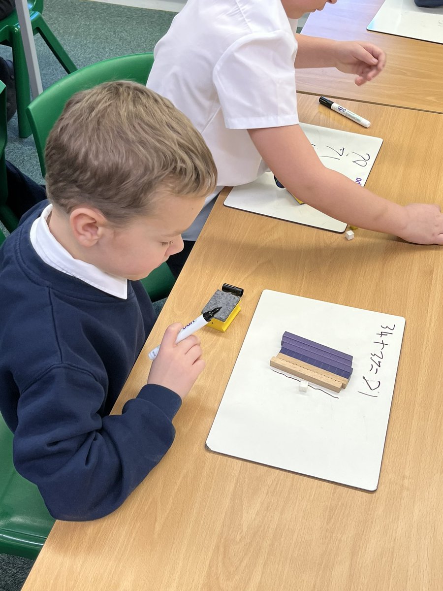 asaleavers27's tweet photo. We have been using base 10 to subtract 2 digit numbers when needing to cross 10 - we did amazing at exchanging ten ones for one ten! #ASAmaths https://t.co/LbWBTag2mB