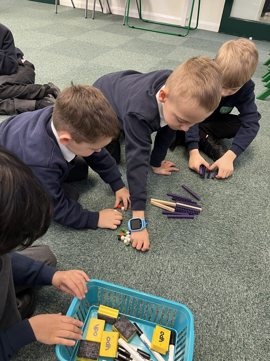 asaleavers27's tweet photo. We have been using base 10 to subtract 2 digit numbers when needing to cross 10 - we did amazing at exchanging ten ones for one ten! #ASAmaths https://t.co/LbWBTag2mB