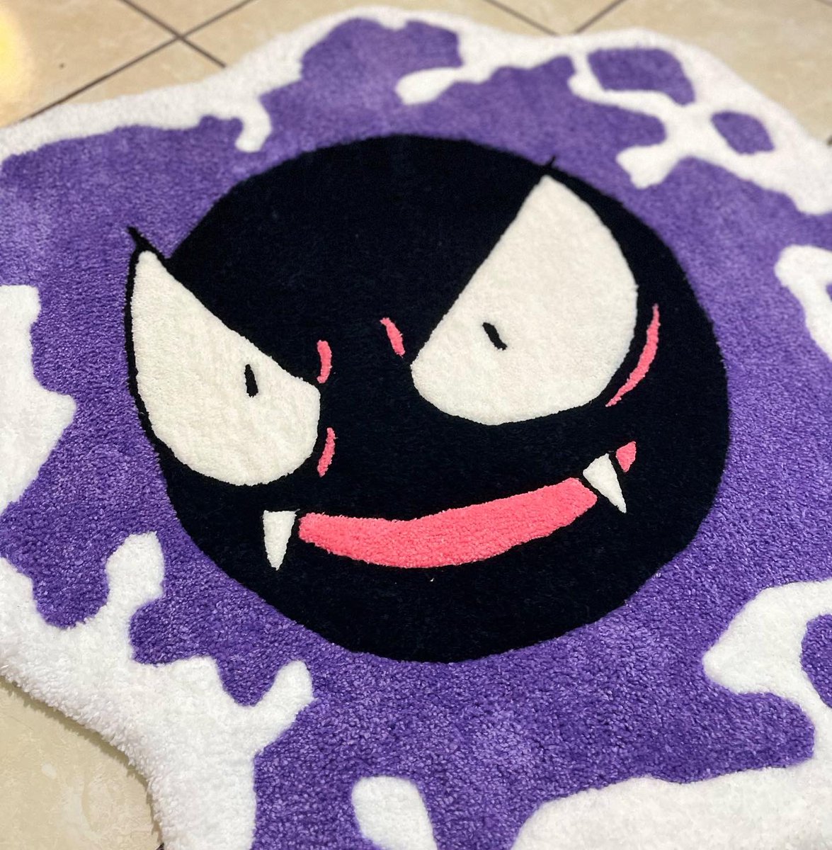 aleeross's tweet photo. Amigos, en el 2022 me hice viejita y empecé a bordar con aguja y estambre. Y pues una cosa llevo a la otra. 
Ahora hago alfombritas esponjosas para sus patitas. 😌
Les comparto algunas fotos de lo que he hecho y si les gusta que me sigan en mi insta https://t.co/btGhm7yfOI https://t.co/fgqCZ7g2Mn