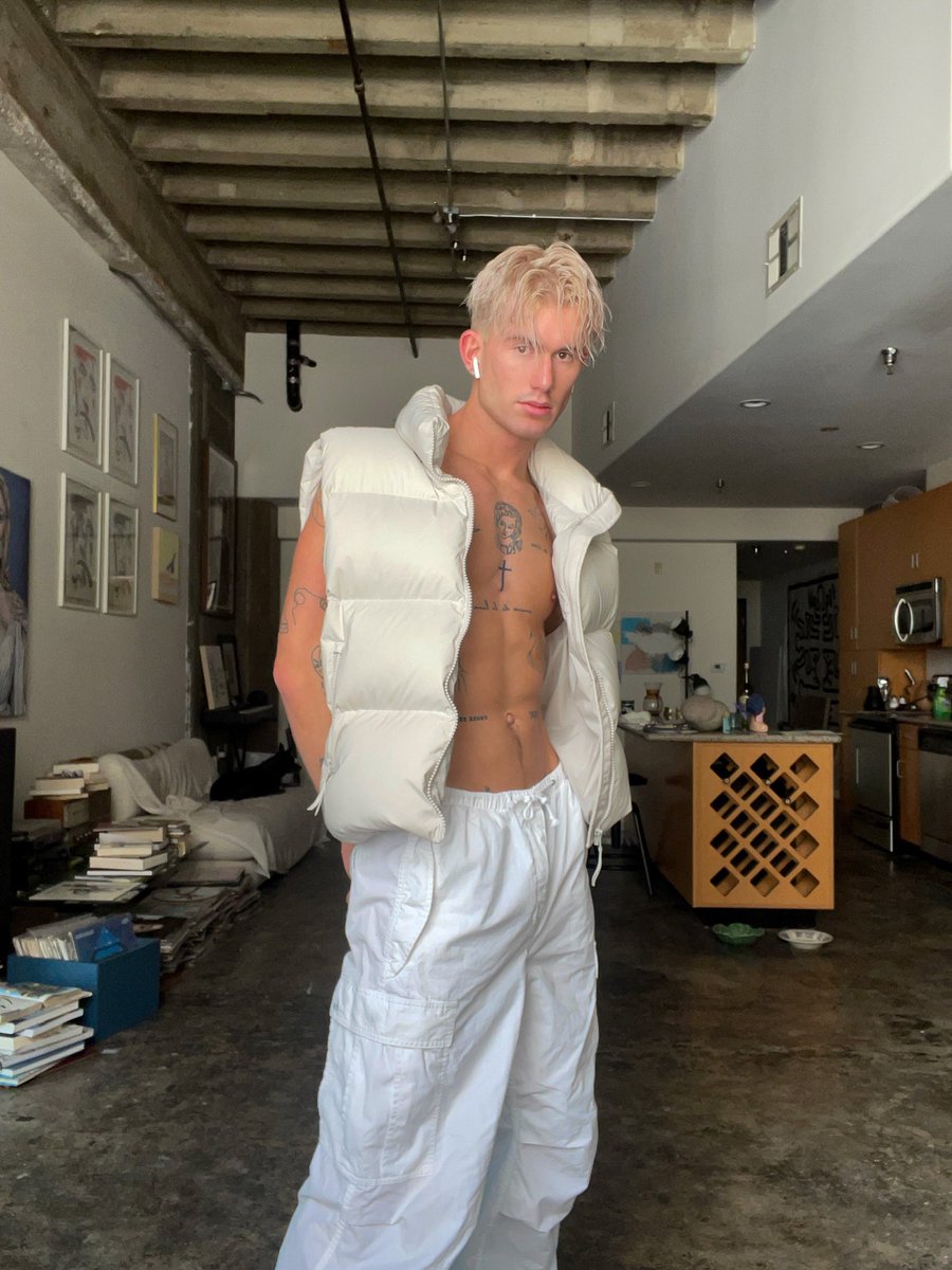 ouesternboy's tweet photo. https://t.co/MDbHpyaNP1 https://t.co/4rk2ubu5q7