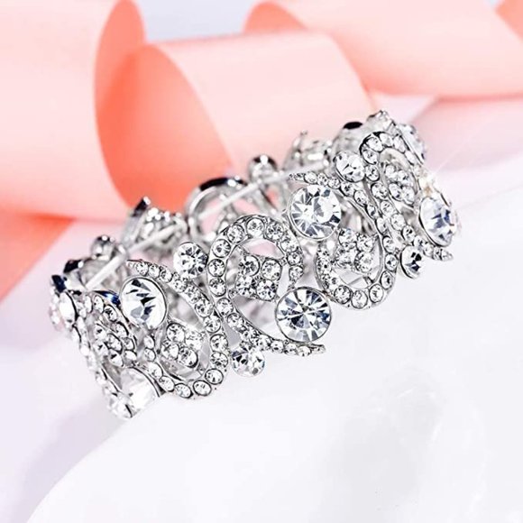 PJDoyleWilliam1's tweet photo. So good I had to share! Check out all the items I'm loving on @Poshmarkapp #poshmark #fashion #style #shopmycloset #judyblue #sparklingblingthings: https://t.co/eewgxtmslr https://t.co/0hWJiMAIFe