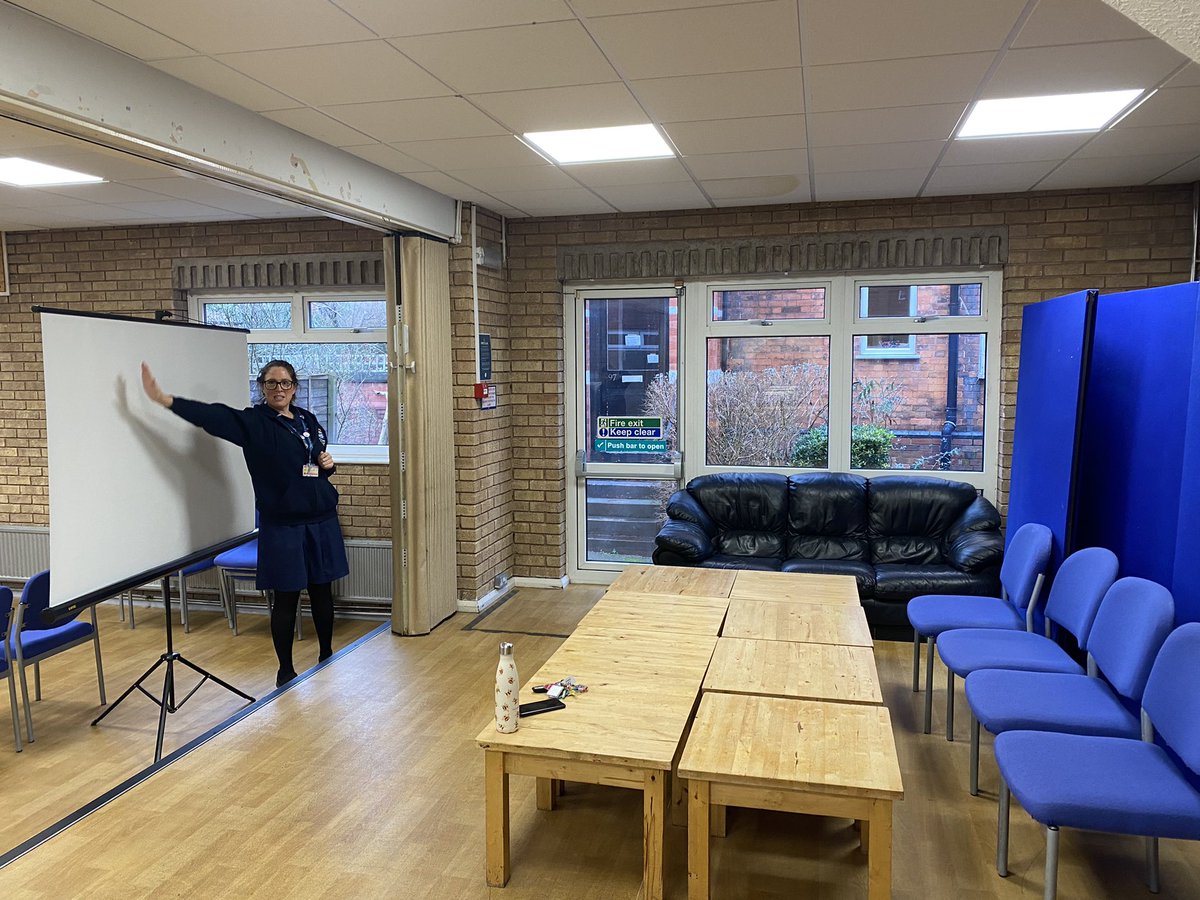 PulmonarySouth's tweet photo. All the team having a go today with the new set up at our new PR location 🤩💪👍 https://t.co/HjhHz9YmL0