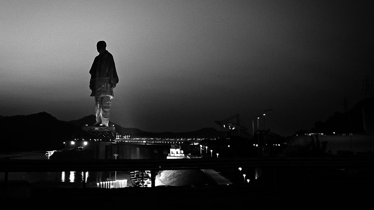 It must get pretty lonely for him after the day’s circus is done…
#StatueOfUnity #ektanagar #Gujarat #travelphotography #worldstalleststatue