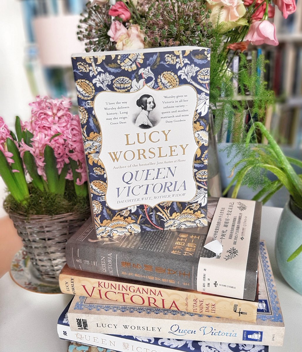 Lucy Worsley tweet media