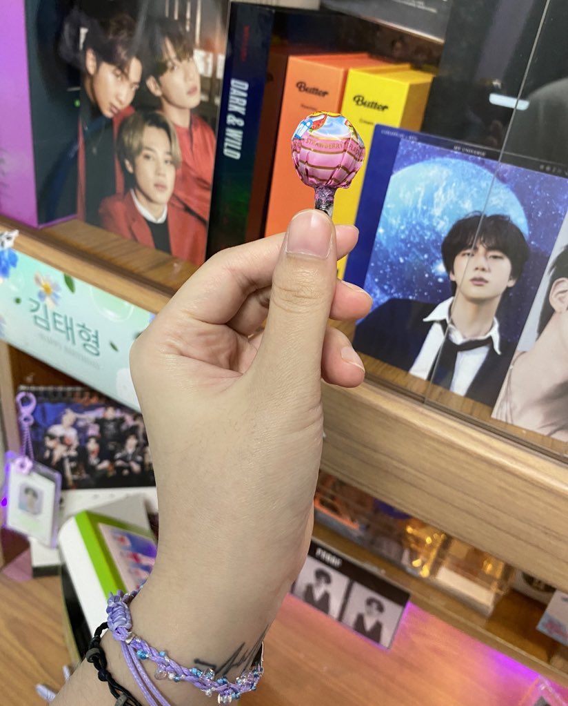 แพ็คเสร็จสรรพพร้อมรับส่งถึงมือเหล่าท่านอาร์มี่ มีหย่อนจุ๊ปปาจุ๊ปให้ด้วยนะคะซองละจุ๊ปปป

#gdainbkk
#เจโฮปเบิ้นเบิ้นอินไทยแลนด์ 
#WelcomejhopeToThailand