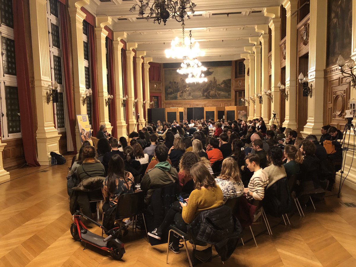 La salle des fêtes de l’<a href="/AcademieClimat/">Académie du Climat</a> remplie pour cette première conversation 2023 Merci <a href="/fa_brugere/">Fabienne Brugère_Philosophe</a> et Thierry Paquot pour cet échange #ecofeminisme #vivant #feminisme 
🎥 Replay ici youtu.be/5Dl01k0yOtg