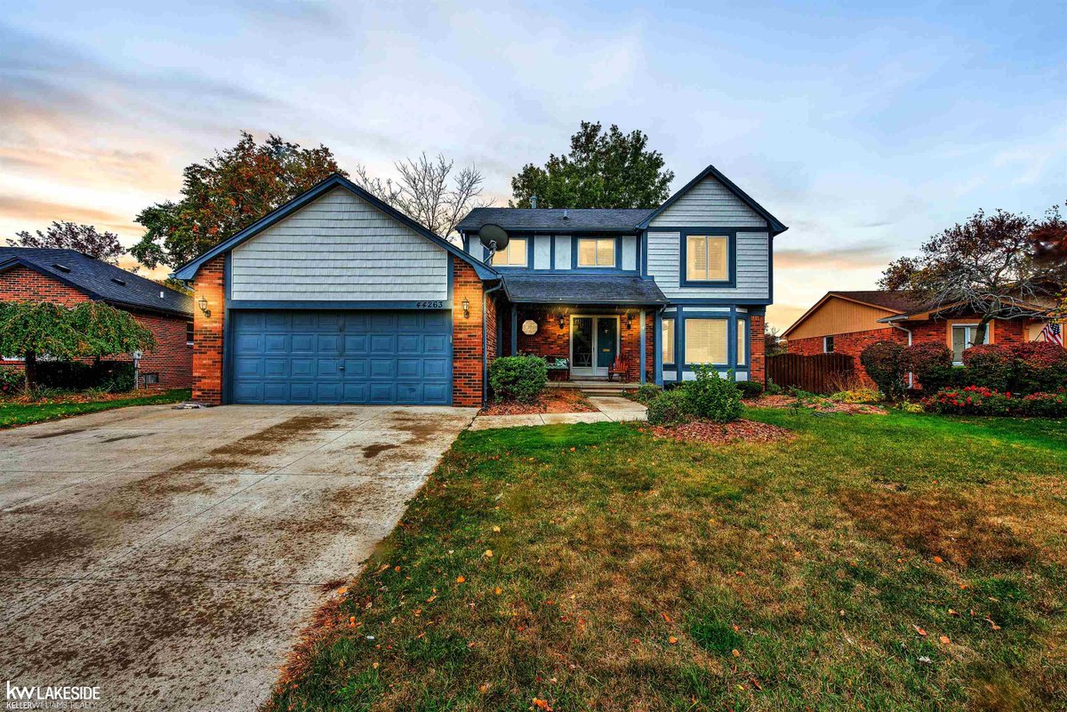 RickHovarter's tweet photo. The long house hunt is finally over. Contact us now for a showing! #homesforsale  https://t.co/iV8XG7BeO8 https://t.co/vOwfjnhLRN https://t.co/herjZAXpjz