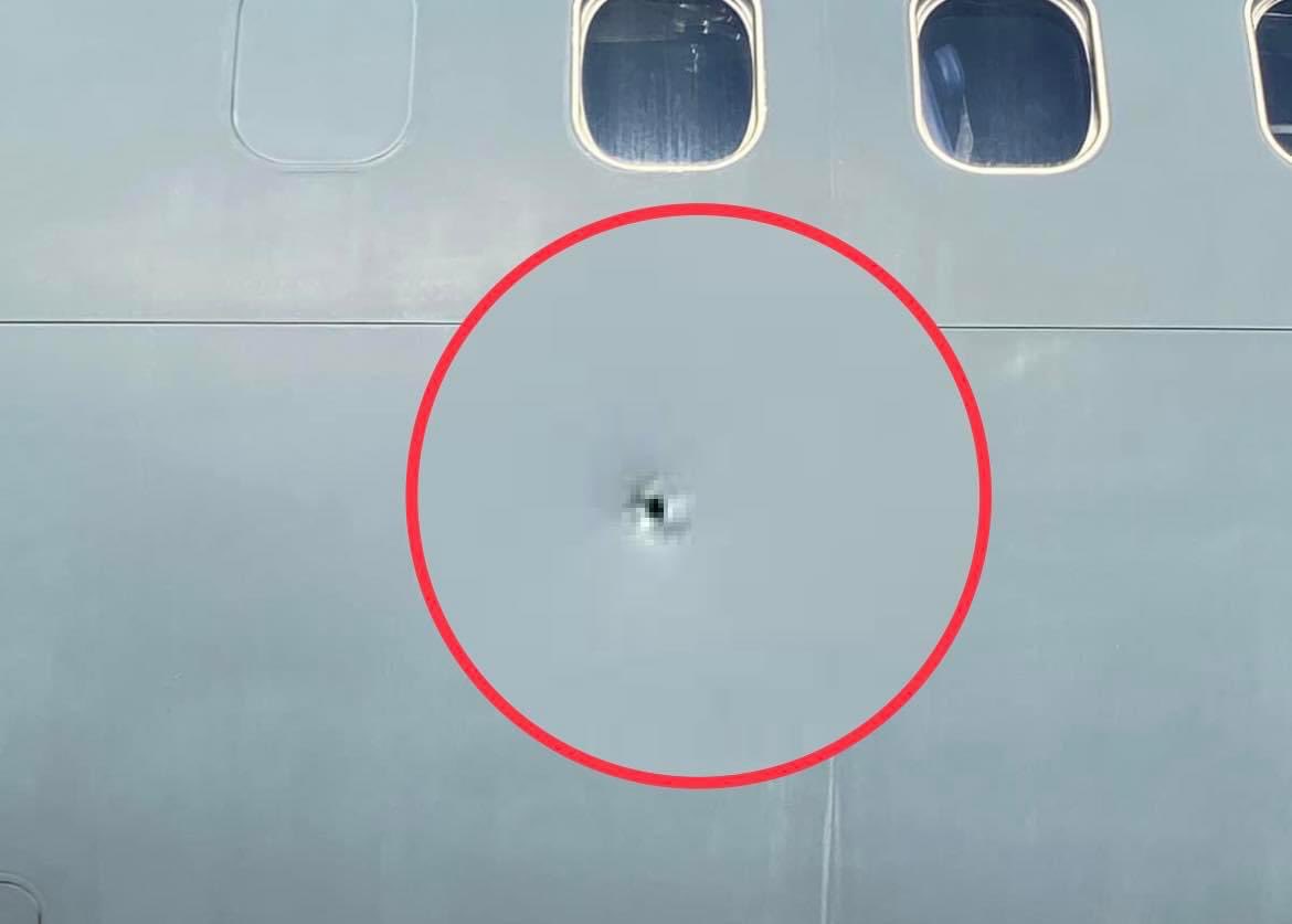 SkystoreMx's tweet photo. -Un Boeing 737-800 de la Fuerza Aérea Mexicana, matrícula #FAM3526 en el cual se reporta un lesionado.

-3 de 3 - https://t.co/SlowpZpBQM