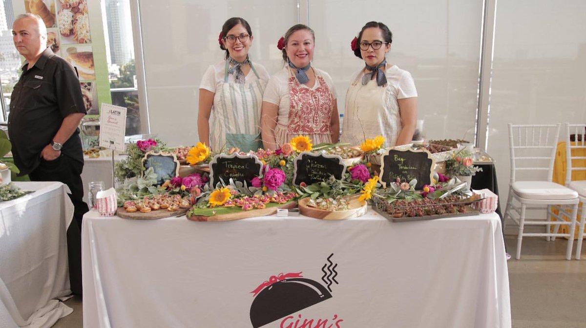 LatinRestWeeks's tweet photo. Solid proof that Latin Food can bring the biggest smile on your face! 😅🤤 
(Here are a few pearly whites from our event, #Sabor2019)

Sólida prueba de que la comida Latina siempre te trae una sonrisa 😀 (estás fotografías son de nuestro evento en 2019, Sabor 😋) https://t.co/arPBNKO4lg