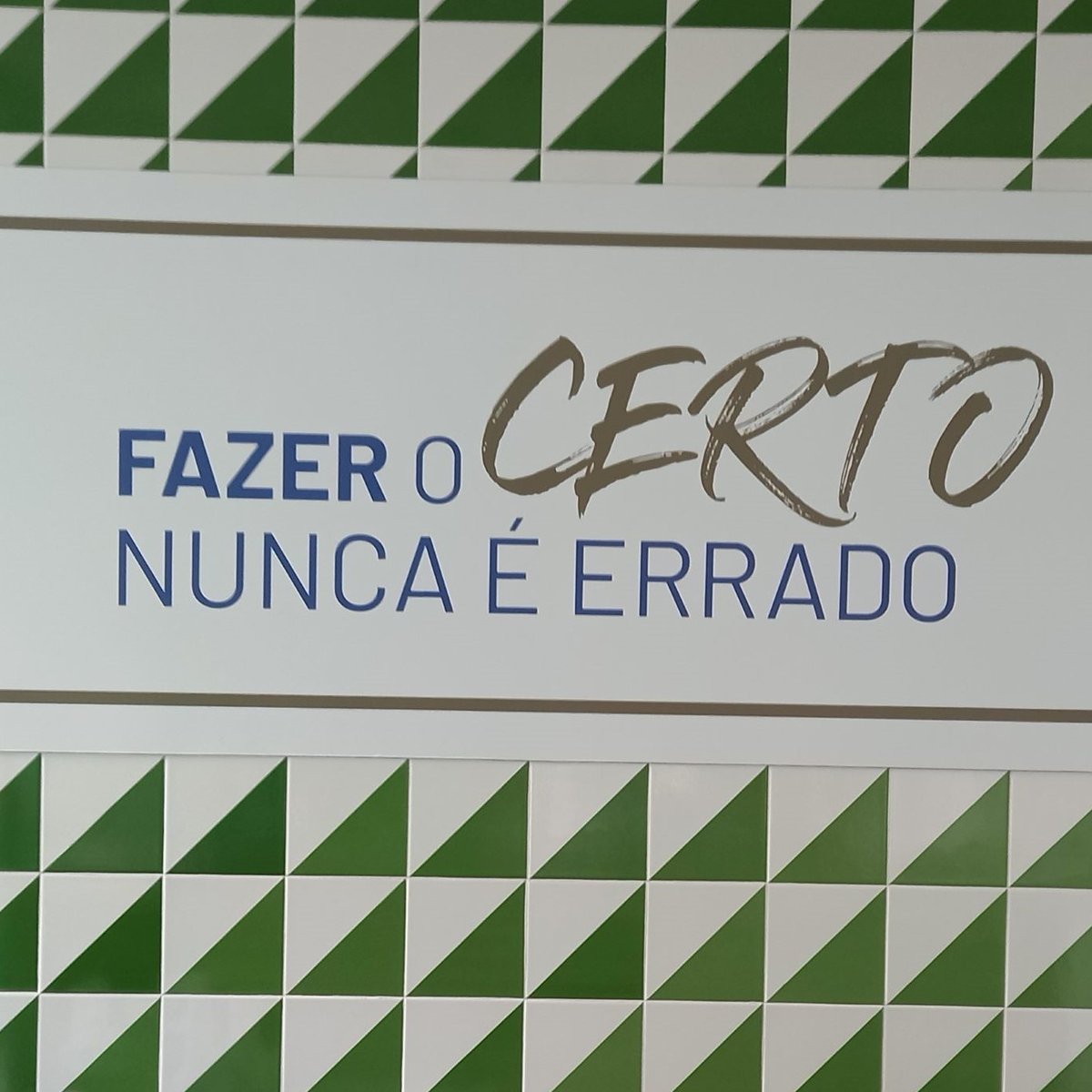 Frase na Academia de futebol, somos vida limpa. #TodosSomos11
