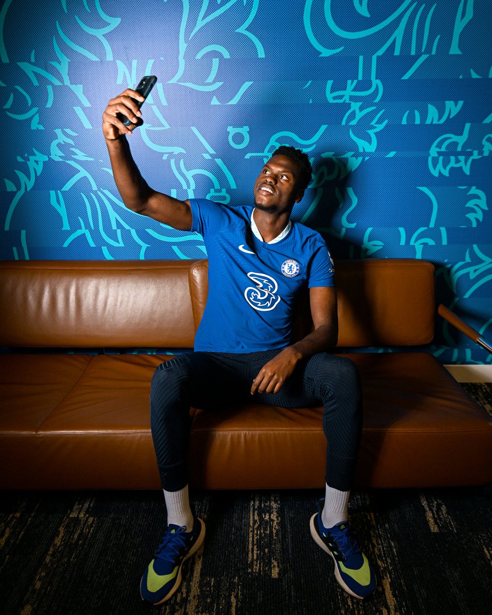 CFCWajid's tweet photo. Welcome to Chelsea, Benoit Badiashile. ๐ซ๐ท๐ต
We've got an enormously talented young centre back who has all the tools needed to carry our defence for years to come. ๐ช
BENOIT IS BLUE! ๐
#Cfc #Badiashile #BonjourBenoit https://t.co/6z5aqiYmOz