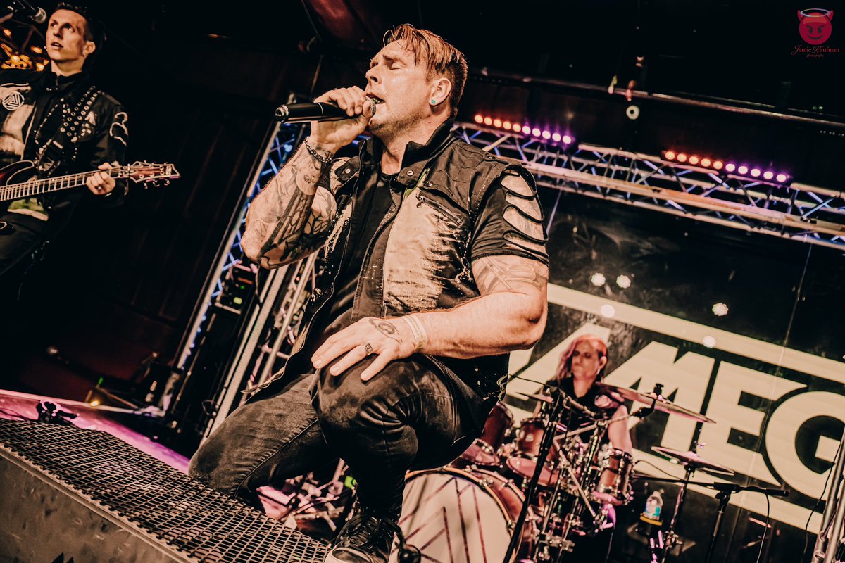 alphamegamusic's tweet image. We’re just tryin’ To Be Human.

Listen to and Watch our latest single here alphamega.os.fan

📸 @JamieKPhoto 

#ALPHAMEGA #tobehuman #ironshorerecords #hardrock #heavymetal #live #band