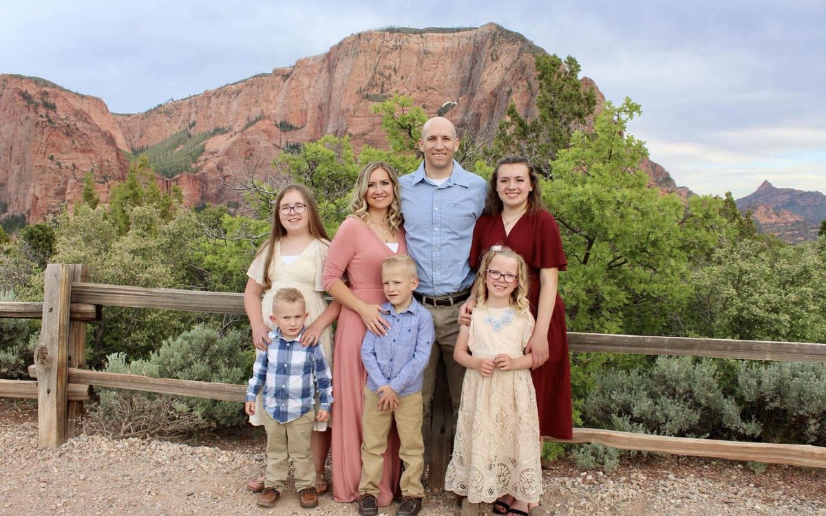 LaurenSnews's tweet photo. An entire family murdered -- believed by father and husband Michael Haight. Enoch City says he shot and killed wife Tausha, her mom Gail Earl, and their kids 17 year old girl, 12 year old girl, 7 (boy and girl twins), and 4 year old boy. Awful for this small community. @KSL5TV https://t.co/yHMjNRGqKW