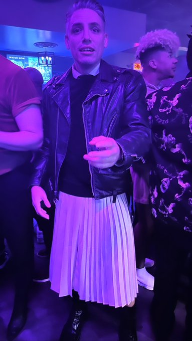 Serve me fashion.
Serve me fingers.

?? @MarcMacNamara ??

Bonus:
@ElijahZayneXXX couture coiffure ??