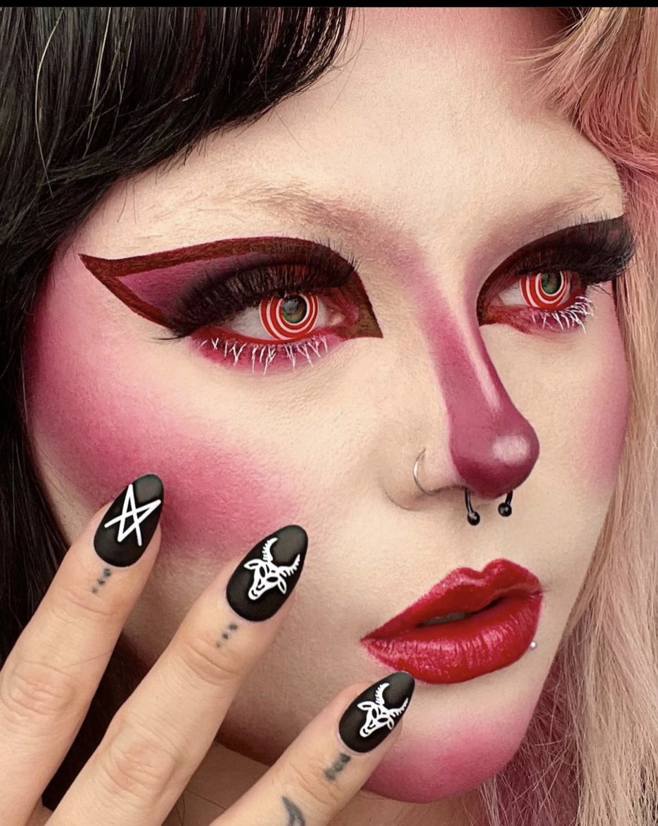 RaveNailz's tweet photo. 2022 might be over but we r NOT over these looks😍
@GoddessOfBees13 wearing the bad witch nailz🖤 https://t.co/YOnU85GPmV