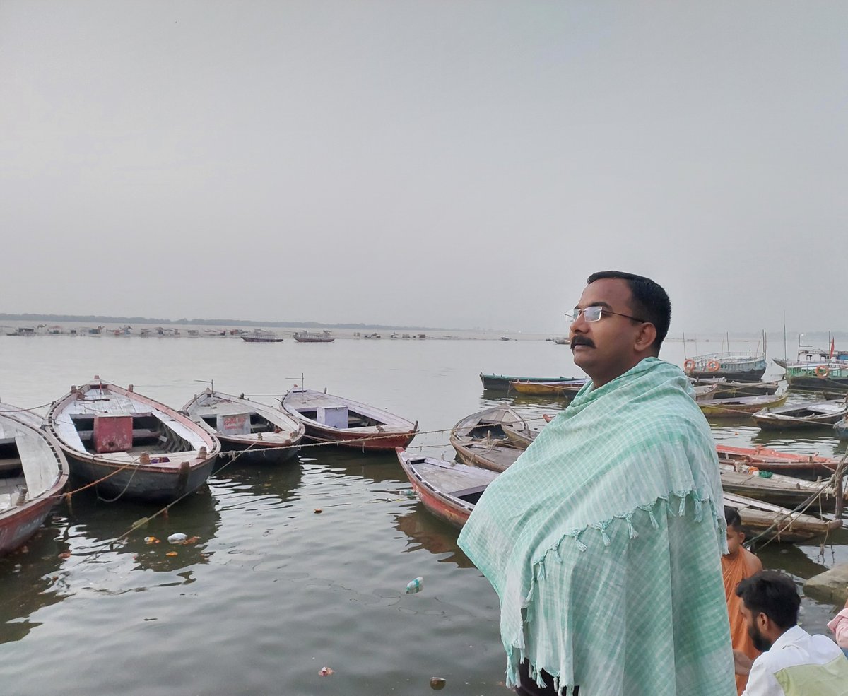 pravinkj23's tweet photo. All water is the Ganga. All land is Varanasi!🛕
This water constitute the essence of faith🌊🌊 #Ganga #Varanasi https://t.co/QZUlwXMWmC