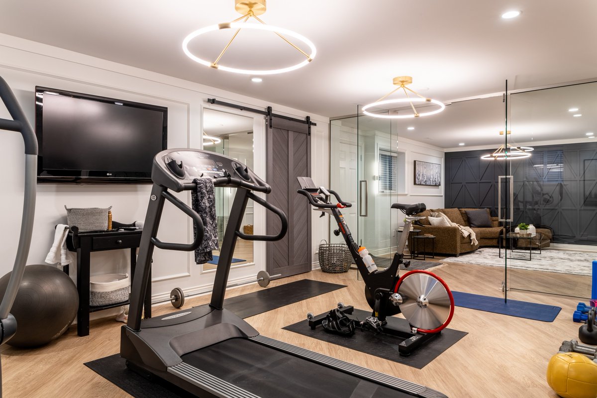 It’s a new year, which means it’s time for setting new goals! #HomeGym #ModernHome #MakeAHouseAHome #LuxuryHouse #HomeSweetHome #WestcoastHomes #HomeStyling #DesignInspiration #ClientLove #GetInspired #NewYearGoals #BuildersOfig #BeVisuallyInspired #ResidentialDesign #Decorator
