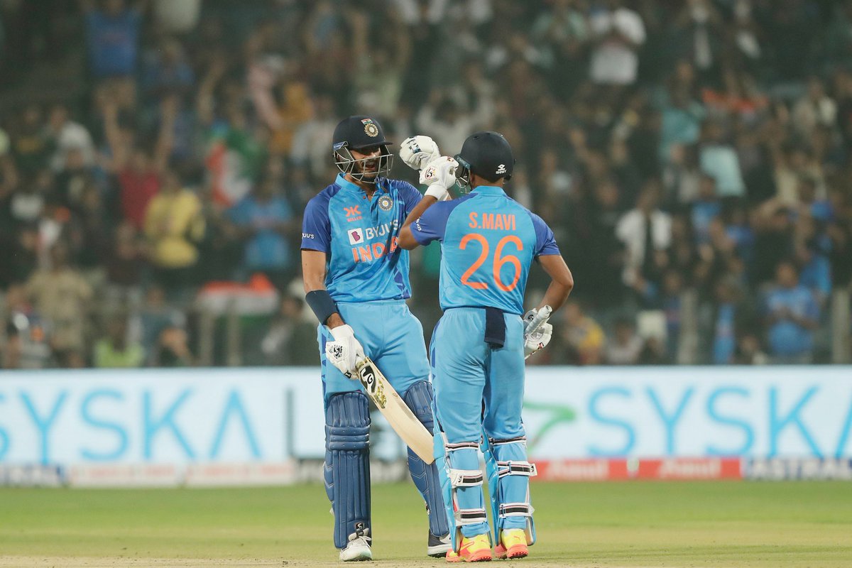 surya_14kumar's tweet photo. Great fight tonight 🇮🇳
We’ll bounce back in Rajkot 💪 https://t.co/vuWnjYnMlO