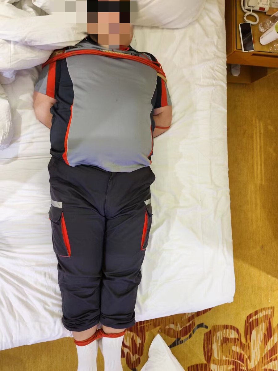 DarkGreybear's tweet photo. 被抓住了那就只能乖乖听话了 https://t.co/e493CkzQp5