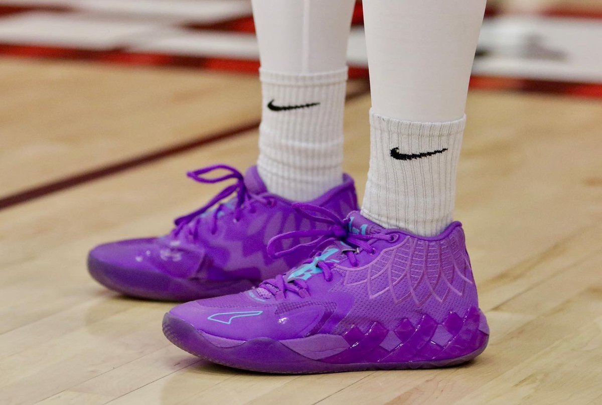 MoonTigersBB's tweet photo. A colorful first edition of Moon Hoops #KicksCam 👟🌈
🟠 Jordan Hairston
🟢🟡 Michael Santicola
🟣 Elijah Guillory
Be on the lookout the rest of the season to see what our guys are wearing in game and at practice! https://t.co/aNgZaNxWHq