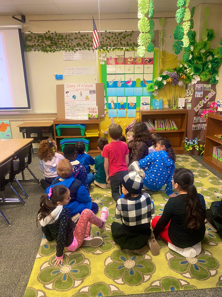MsBarrett123's tweet photo. Diary of a Second Grader: Holiday Break Edition!! Had a blast reminiscing and writing about the fun we had over break while reading about the daily life of a goofy 🪱worm! #ReadAloud #creativewriting #talkingstems @Nieman512 https://t.co/vOIYcnjQze