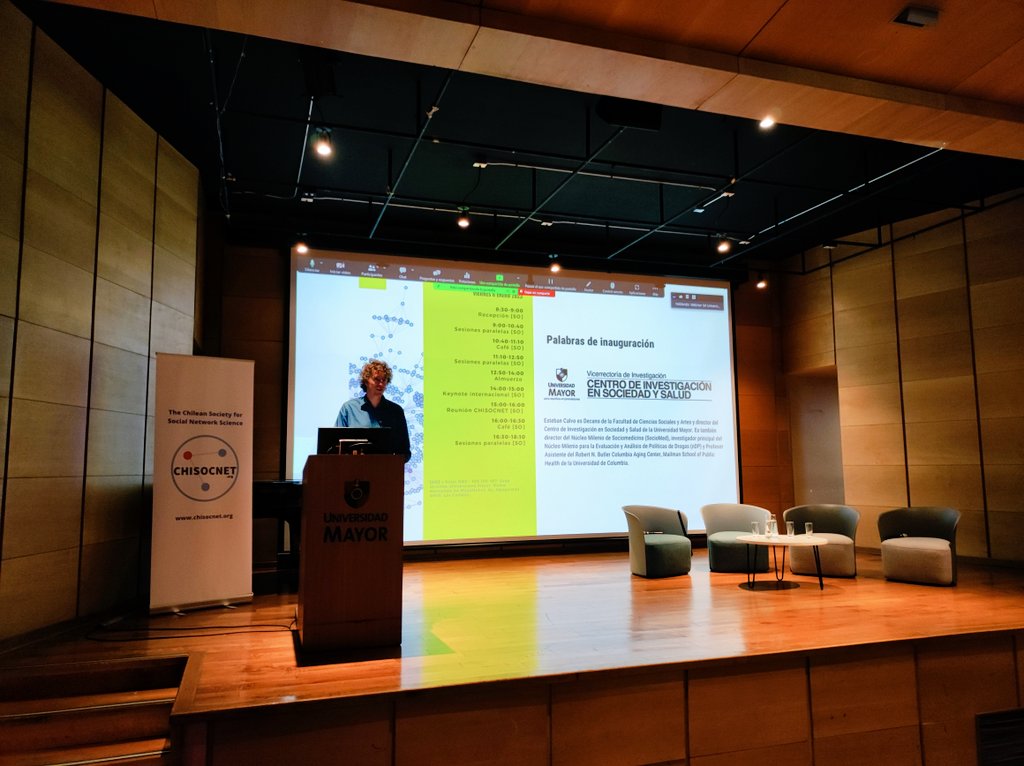 CISSumayor's tweet photo. Ya estamos en la segunda jornada de #Chisocnet #Chisocnet23. Para iniciar la actividad nuestro director y decano @facsaumayor, @EstebanCalvoB, dirigió unas palabras al público 📣 https://t.co/LPvWTEHLbj