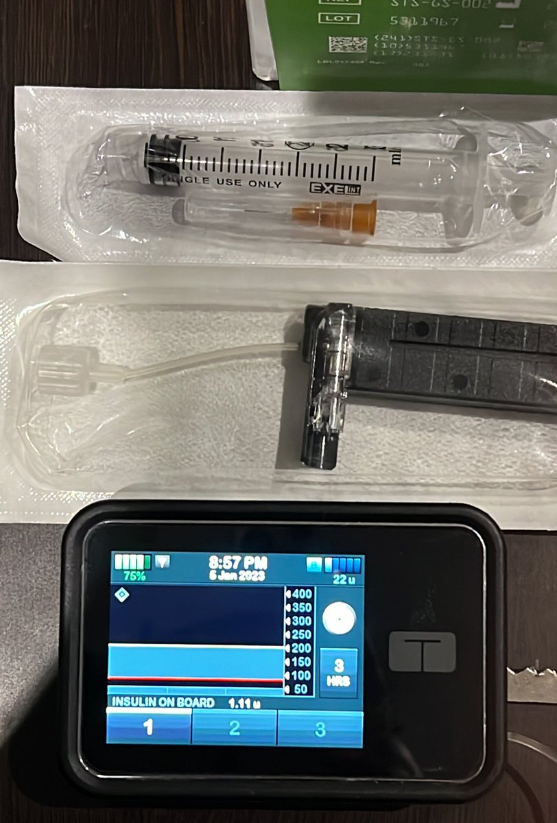 DiabeticDiary1's tweet image. #سكري_الان 
اصدقائي مستخدمين مضخة الانسولين #tslimx2 

الان راح اغير مكان الحقن والادوات مهم مره نخرج الانسولين قبل وقت عشان يصير بدرجة حرارة الغرفة وصادف كمان موعد تغيير المستشعر او الحساس #dexcom 

خلال الساعات الماضية كانت مضختي بس تضخ قاعدي حسب المعدل المحدد من غير تعديل🫣