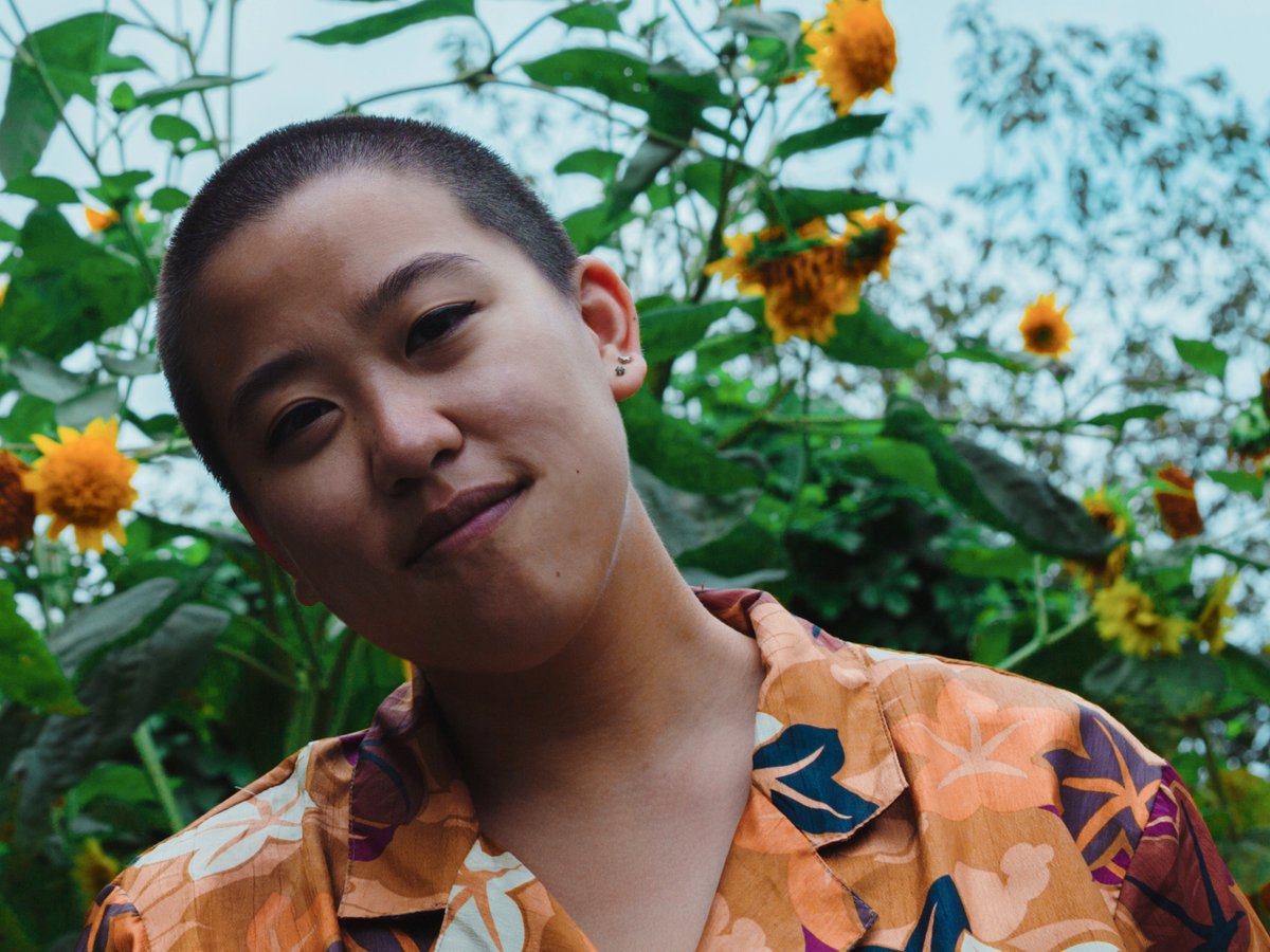 LGBTCenterNYC's tweet photo. Jo (she/they) is a queer Taiwanese-American storymaker, agitator, and utopia-walker. They are currently producing a new audio drama, Hearthbound, that reimagines the Odyssey as a road trip through a post-apocalyptic Great Basin.

Learn more via @everjoslightly.

#QueerPortraits https://t.co/l3qE3TGxXD