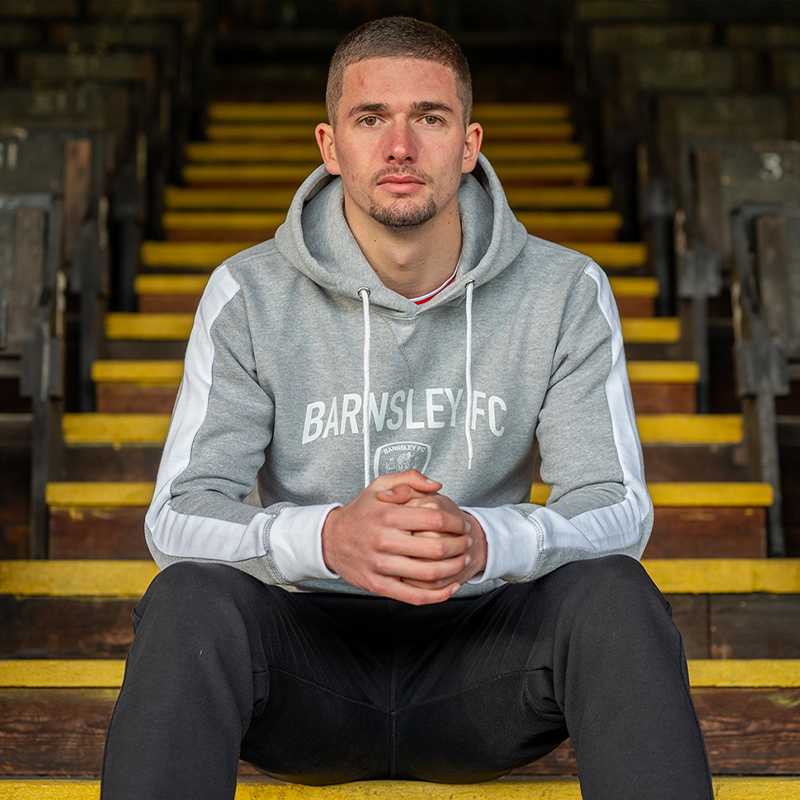 BarnsleyFC's tweet photo. 🤝 Welcome to Oakwell, @maxwatters!
