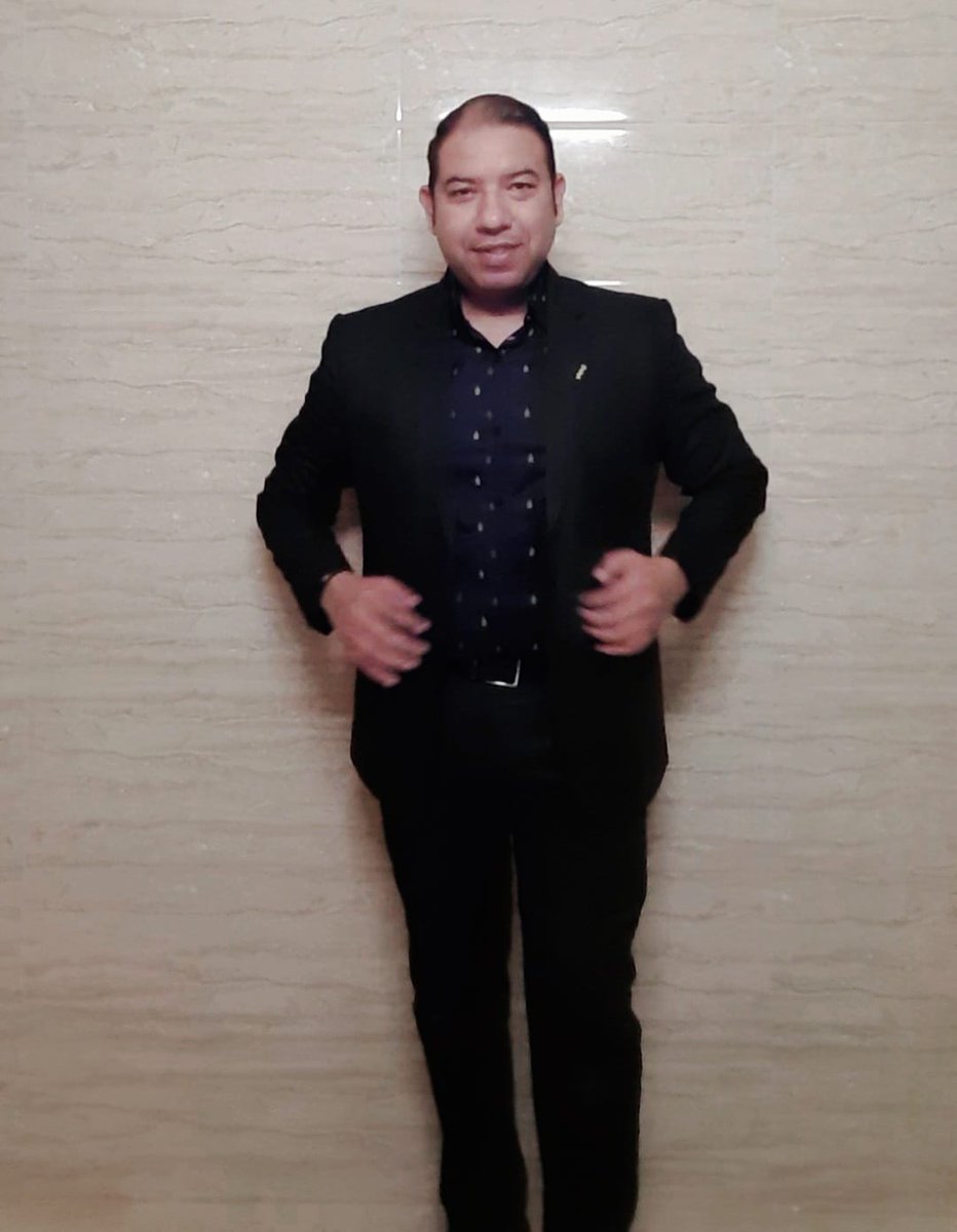 GangaGb's tweet photo. Mind your eyes ๐๐๐
#outfitoftheday #outfit #outfits #blacksuit #blackoutfit #blackcharacter #Men #menstyle #40yearolddads #slimsuit #maturedmen #Looks #razorlook https://t.co/VQZrlZ8Nfn