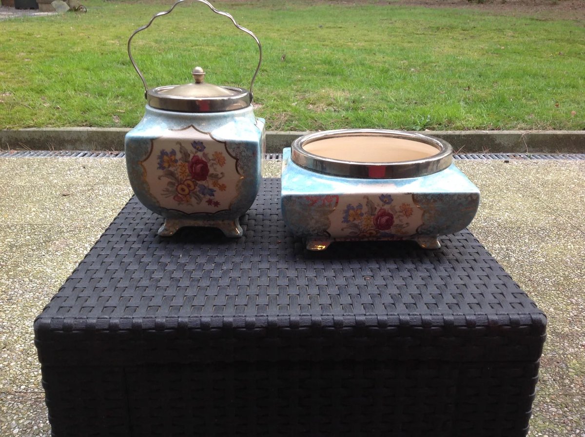 World_cru's tweet photo. Antique Alice Blue Yeoman Bisquit jar/Honey Bowl/Pot set
https://t.co/rsBxvRWduc
#worldcru #vintage #etsy #etsyshop #smallbusiness  #antique https://t.co/pSNWRXnyX8