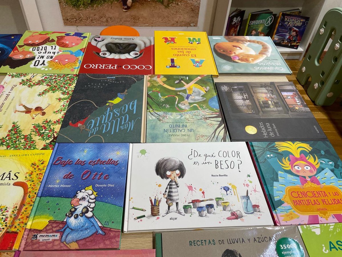 MERTXEMANSO's tweet photo. Ya puedes encontrar en #laminirepublicadelasletras mi último #poemario para #niños 
Si te falta algún regalo a los reyes les da tiempo 😉✨✨✨✨✨✨👑👑👑👑👑👑👑👑👑 https://t.co/j9kkTCQttE
