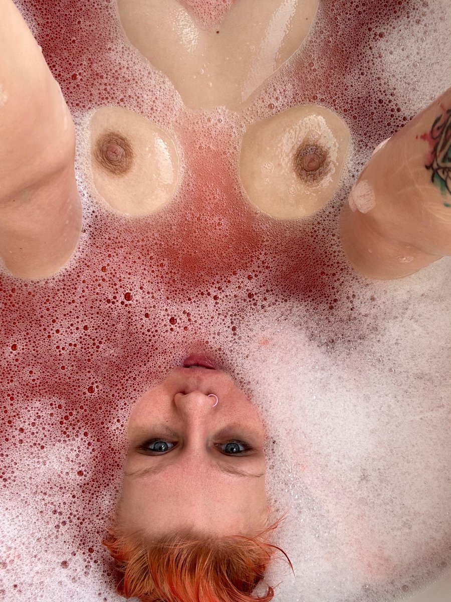 Cumroll3's tweet photo. #bathtimeAIchallenge #bathtub https://t.co/udorrnfyER