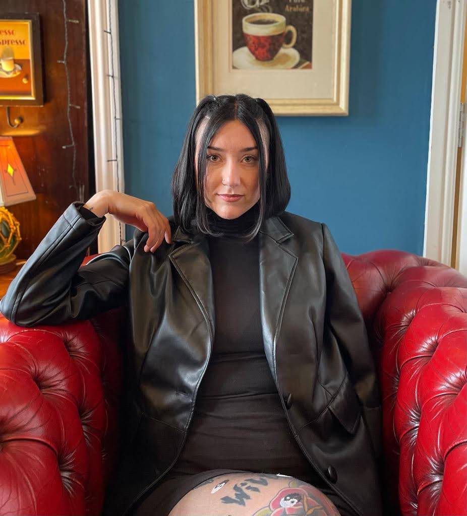 SoberLibrary's tweet photo. Our first guest writer of the year is the fantastic @emalemonpie from @soberbookclub who has shared her story to sobriety from drugs and alcohol. A really inspiring read at https://t.co/q5MBeMrzm5 https://t.co/Wu9IsApiio
