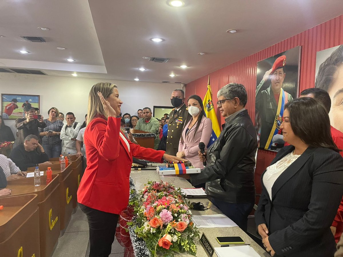 GobBoliv_Bnas's tweet photo. #Hoy es juramentada nueva directiva del Consejo Legislativo del estado  #Barinas.

¡Trabajo y más trabajo en este 2023!

#PsuvBarinas 
#AñoLegislativo2023 https://t.co/mUSzM2pNyZ