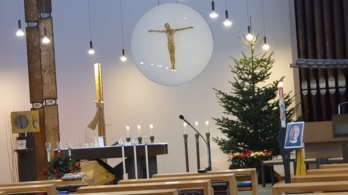 Stanislaus2210's tweet photo. Heute hieß es im #Bergkloster #Bestwig #Abschiednehmen vom guten #Geist des Deutschen Studentenheims in #Münster, Sr. #Berthelma Bietenbeck #SMMP - Requiescat in pace! #Breul https://t.co/tPNAS85r0t