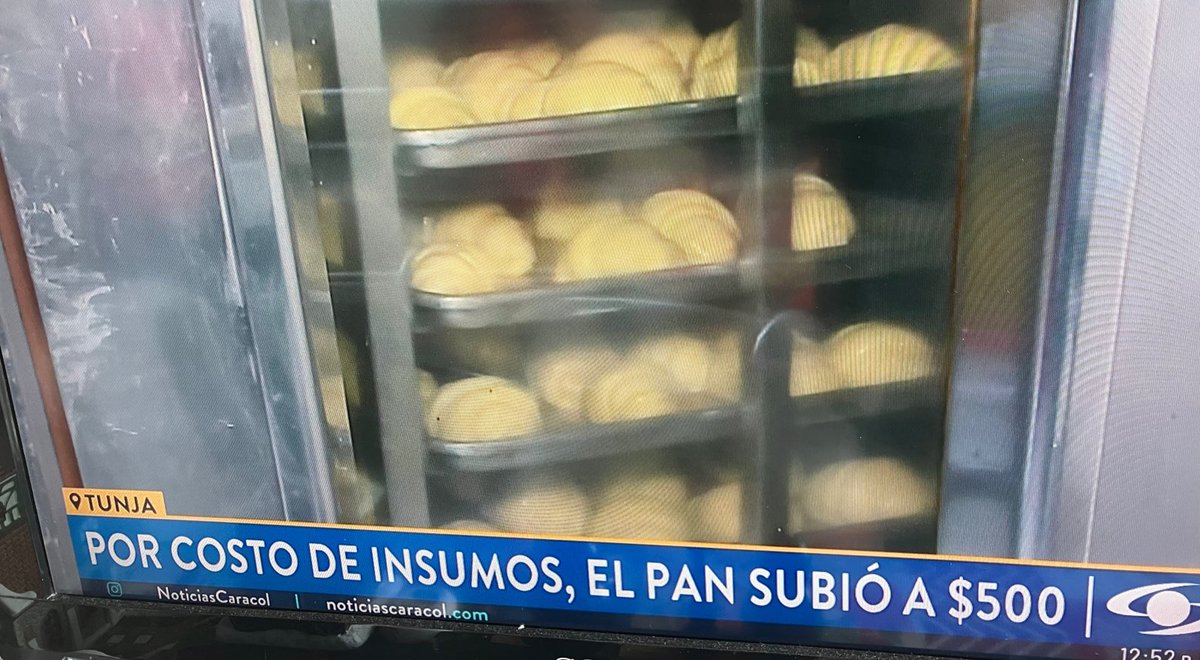 SoyAliciaFranco's tweet photo. Pasamos de comer pan de $200 pesos a $500 pesos con el gobierno del cambio. ¿Petristas ese era el cambio que tanto anhelaban? https://t.co/EUuXKWnWzj