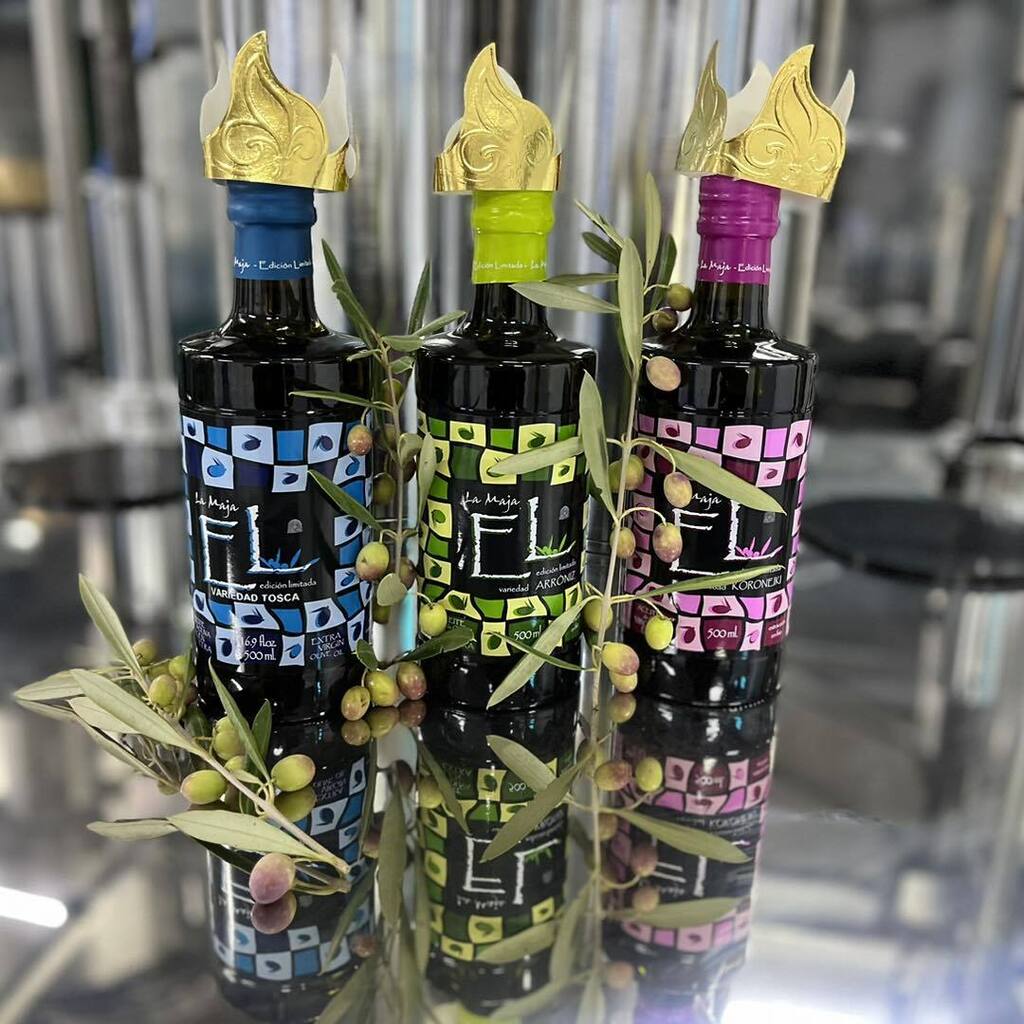 AceitesLaMaja's tweet photo. ¡Felices Reyes Magos!!
La noche más mágica y bonita de año.

Hemos pedido más olivas el próximo año, con por lo menos la calidad de las de este.

#juice #oliva #arbequinaoliveoil #extravirgen #extravirginoliveoil #evoolovers #extravırgınoliveoil #gourmet… https://t.co/nt14w63Bog https://t.co/qjwWnzlkNX