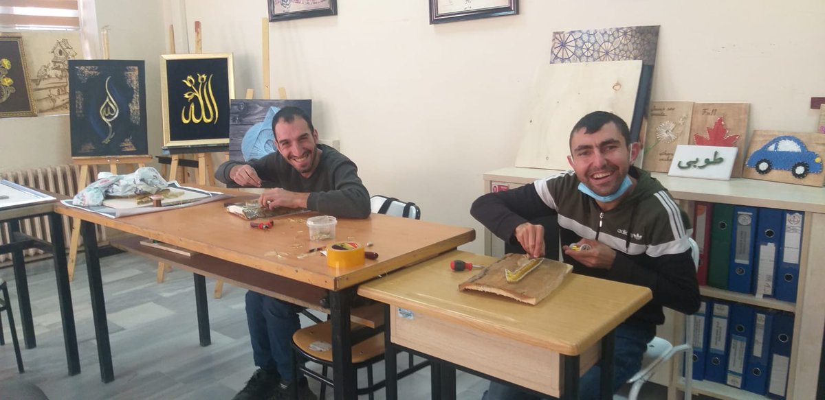 "Herkes İçin Eğitim" parolasıyla "Özel Bireyler" için açtığımız filografi tekniği kursumuz devam ediyor. 
Kursiyerlerimizin mutluluğu görülmeye değerdi 👏🙏🙏
<a href="/fatihbayramia/">Fatih Bayram</a> <a href="/skaygusuz/">Salih Kaygusuz</a> @hayatboyuailesi <a href="/OrhanOzen_25/">Orhan ÖZEN</a> <a href="/ibrhim_Arslan/">ibrahim Arslan</a> @Nry_OzgeSagbas <a href="/hasandizlekerz/">hasan dizlek</a>