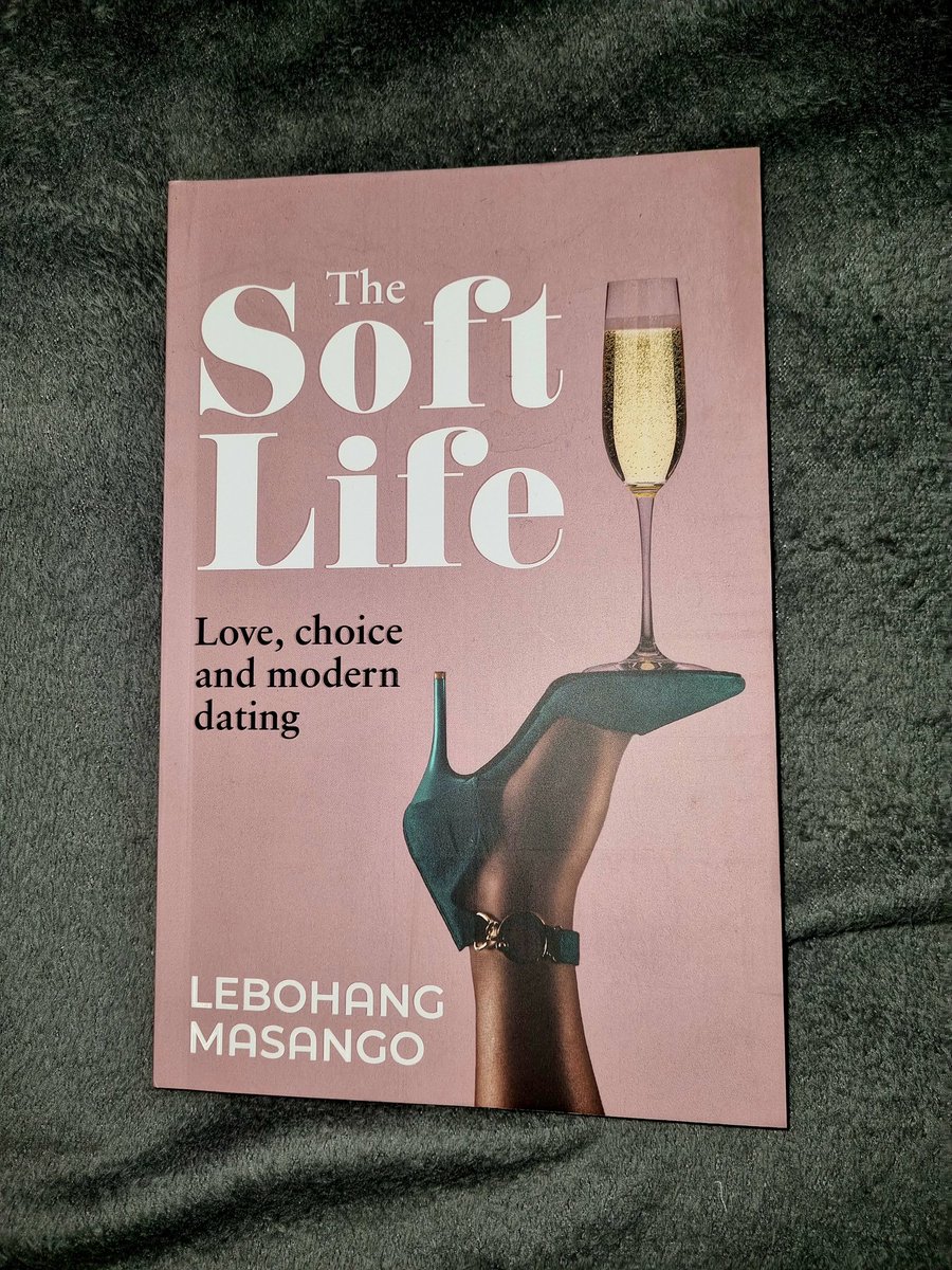 Litha_the_Light's tweet photo. ⚠️Attention tweeps residing in Mzansi! I'm doing a new year give away and I'll be giving away different books💕. Let me know if you would like to have this book👇🏾. Retweet so somebody who loves reading can see it. Danko! 🙏🏾 https://t.co/OSSCzv7mNw