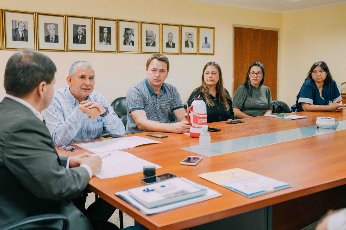 CGEMisiones's tweet photo. ✒📃El presidente del #CGEMisiones firmó hoy un Convenio de Cooperación junto al Ministro de Salud y el Director del Centro Único Coordinador de Ablación e Implante de Misiones destinado a promover la salud integral del paciente en lista de espera, en diálisis y trasplantados. https://t.co/a5cSxsxVad