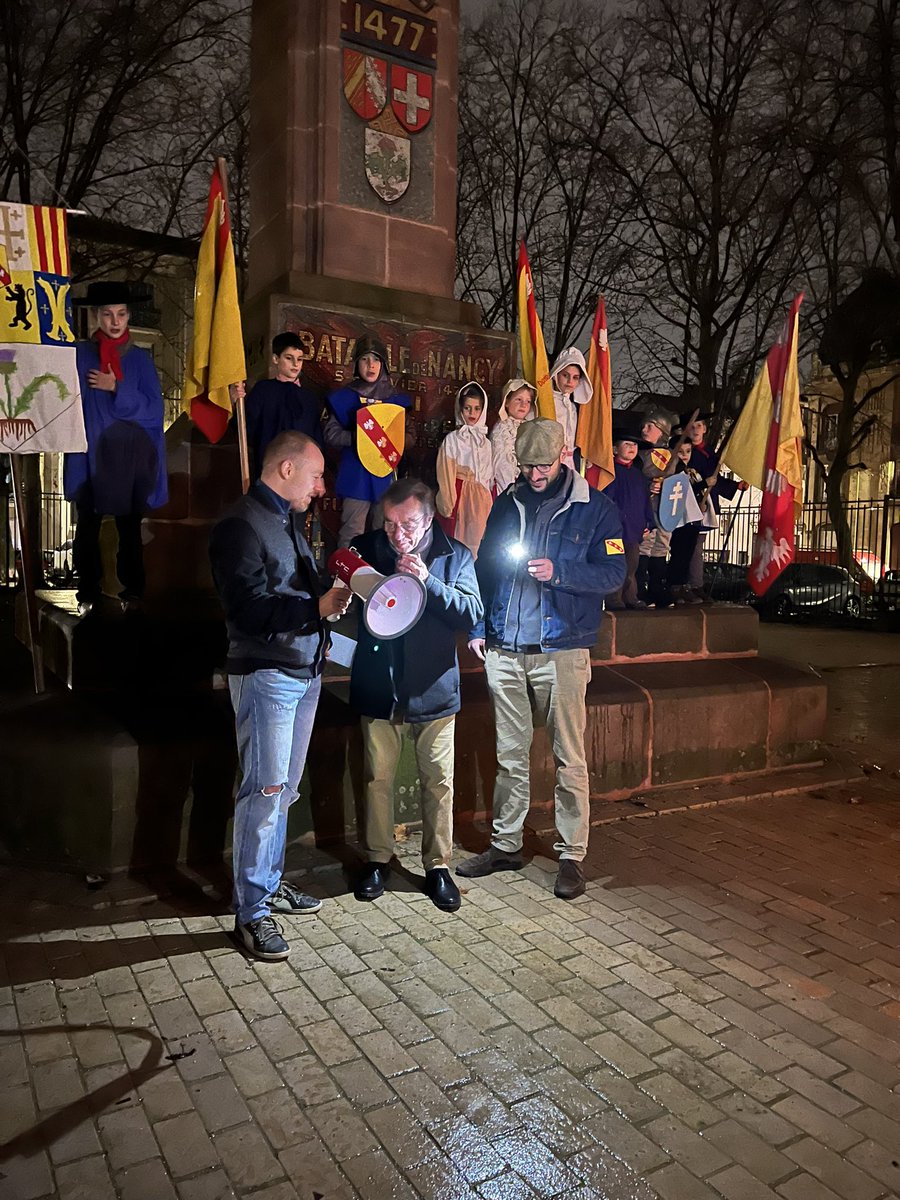 DominiqueBilde's tweet photo. Le 5 janvier fête des #Lorrains place de La Croix de Bourgogne #Nancy !
Moment de camaraderie, si rare en ces moments difficiles 🇫🇷 https://t.co/LkBcMVfk8d