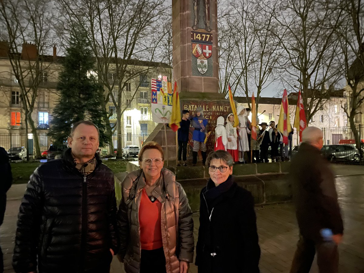 DominiqueBilde's tweet photo. Le 5 janvier fête des #Lorrains place de La Croix de Bourgogne #Nancy !
Moment de camaraderie, si rare en ces moments difficiles 🇫🇷 https://t.co/LkBcMVfk8d
