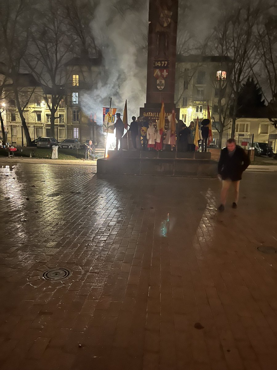 DominiqueBilde's tweet photo. Le 5 janvier fête des #Lorrains place de La Croix de Bourgogne #Nancy !
Moment de camaraderie, si rare en ces moments difficiles 🇫🇷 https://t.co/LkBcMVfk8d