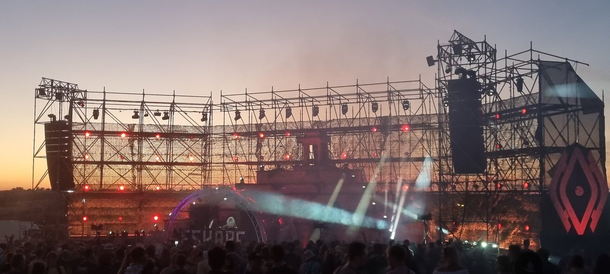 Sabrina210620's tweet photo. Vivement la 2eme édition voir se qu'il vont faire . La 1er été déjà ouf 🎶🏴‍☠️🔊💙. #Eskapefestival https://t.co/I0hsSI7fs4