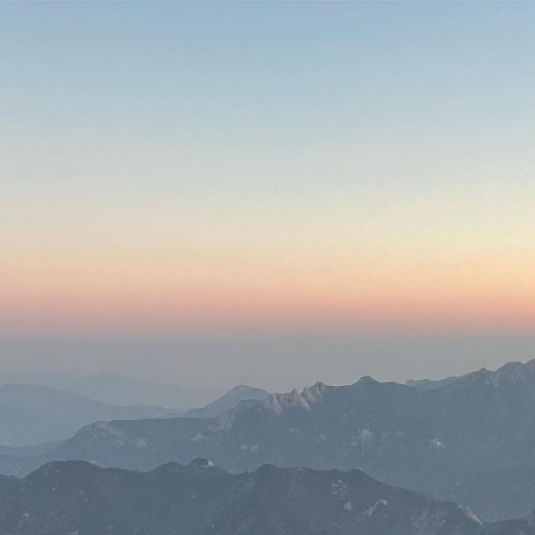 LISTENUP_ARG's tweet photo. [1.1.2023/Instagram]💚 Actualización de Beomhan: 

"¡Feliz año nuevo!🎊🌅  ¡Es el primer amanecer del Año Nuevo! Gracias chicas/os por estar siempre conmigo y les deseo a todas/os felicidad y salud para el nuevo año💕 
#BEOMHAN #범한 #montarena https://t.co/oi5vytUw2h