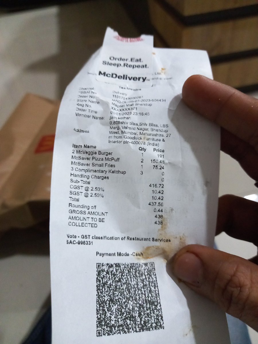 jamkothari's tweet image. Ordered this and guess what, only 3 ketchup sachet, called the bhandup outlet and got very rude and bad response from the outlet . This is not done @McDonalds #badresponse #NeverAgain #willneverorderagain